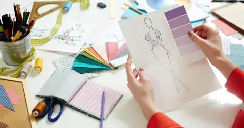 Tyto barvy ovládnou jaro roku 2021: Která bude slušet vašemu typu?