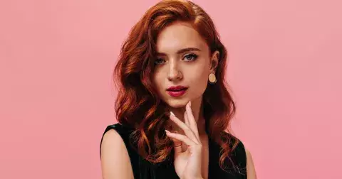 Slavnostní účesy, ve kterých zazáříte: Jaký se k vám hodí podle věku a typu obličeje?