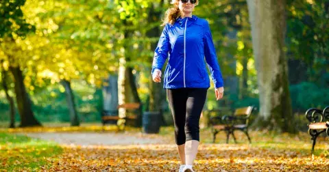 Držte se pár pravidel odborníků a zhubněte chůzí: Jak dlouho a často chodit, abyste spálili tuk?