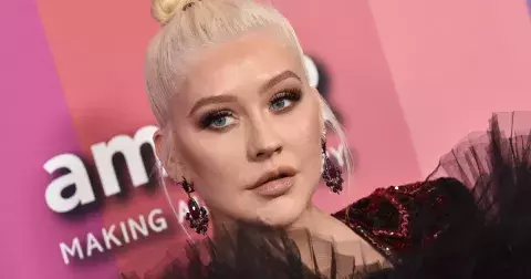 Už i Aguilera. Sličná kráska pózovala nahoře bez a přidala se tak k Britney Spears nebo Madonně