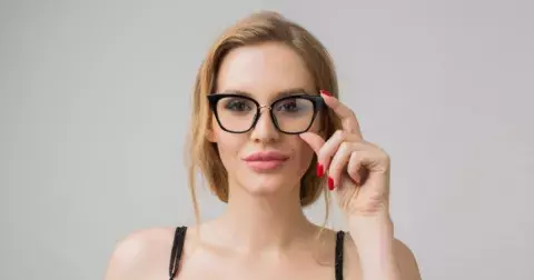 Bezchybný první dojem? Záleží na čase schůzky, barvě oblečení, i na tom, co říkáte