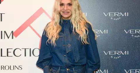 Krásná Dara Rolins sdílela s fanoušky fotografii svého dokonalého pozadí. "Jak je mojim dobrým zvykom, zase sa predvádzam," napsala