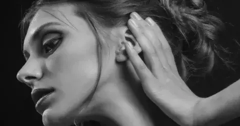 Vlasový trend: Účes z devadesátek vás omladí o deset let. Nosit ho může každá z nás