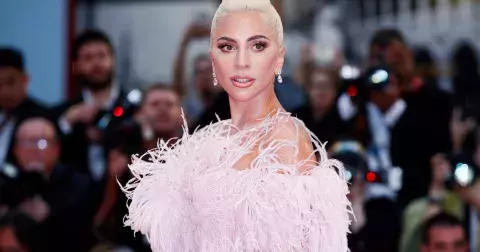 Herečky, které ve filmech ztvárnily slavné osobnosti naprosto věrohodně: Lady Gaga jako slavná vražedkyně, Lily James jako Pamela Anderson