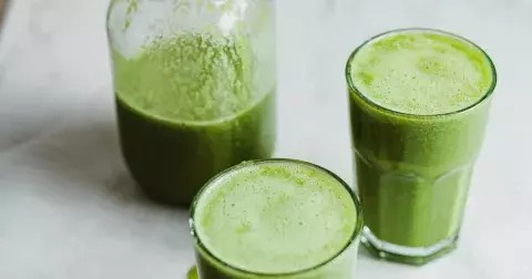 Léto se blíží: Nejlepší štávy na pomoc při hubnutí. Vyzkoušejte osvědčený celer nebo granátové jablko