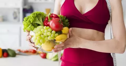 Osvědčené kombinace potravin, díky kterým zhubnete mnohem rychleji: Ovesná kaše s borůvkami, vajíčka se špenátem a další