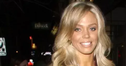 Modelka Loni Willison mívala všechno: Krásu, peníze i slavného manžela. Po rozvodu žije na ulici a je závislá na drogách