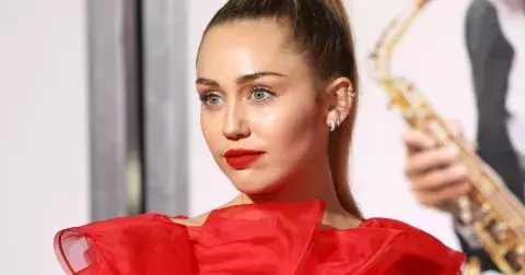 Manželství rodičů Miley Cyrus se rozpadlo. Tish Cyrus žádá po 28 letech o rozvod