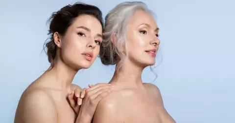 Péče o vlasy po čtyřicítce by se měla razantně změnit: Nezapomínejte na spánek, zinek nebo šampon "na míru"