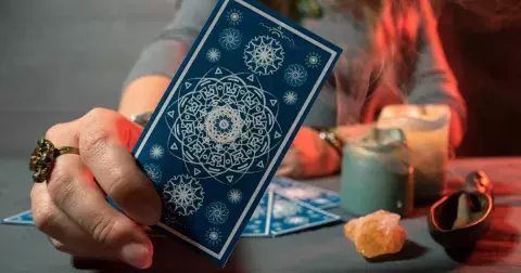 Tarotová předpověď na 8.–10. dubna: Páže pentaklů značí skvělé vyhlídky, Věž varuje před neočekávanými zvraty