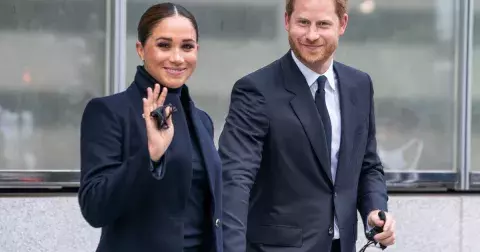 Královská rodina: Královna Alžběta viděla po dvou letech Meghan Markle s princem Harrym. Jejich návštěva všechny překvapila