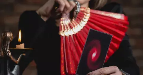 Týdenní tarotová předpověď pro 1.–7. dubna: Kartářka vysvětluje význam karet Hvězda, Pět pentaklů, Rytíř holí, Ďábel a dalších