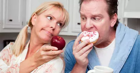 Nejhorší snídaně vůbec, kterými si krátíte život. Ničí vaše zdraví v každém věku i hatí snahu zhubnout