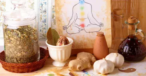 Ájurvédské tipy pomáhaly s hubnutím již ve starověku. Pijte horkou vodu či čaj, abyste se zbavily ámy – všech substancí, které zatěžují váš organismus