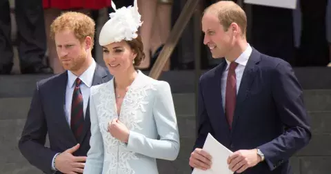 Princové Harry a William zdědili po krásné Dianě nejen milé vlastnosti. Na povrch vyplouvá, že jsou bratři "extrémně náladoví"