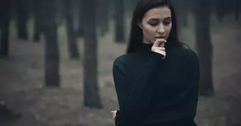 Oblečení, které má špatnou energii a měli byste ho vyřadit ze šatníku