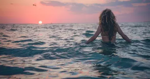 Týdenní horoskop: Některá znamení zvěrokruhu se konečně osvobozují ze svých pout! Týká se to Vodnáře, ale i Panny