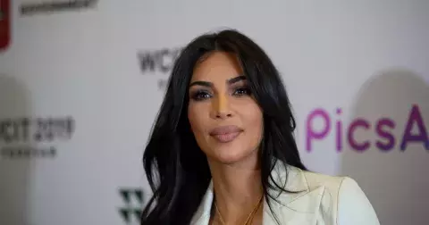 ‚‚Co je moc, to je příliš,’’ píší fanoušci Kim Kardashian. Ta dostala jako dárek kousek DNA z Marilyn Monroe