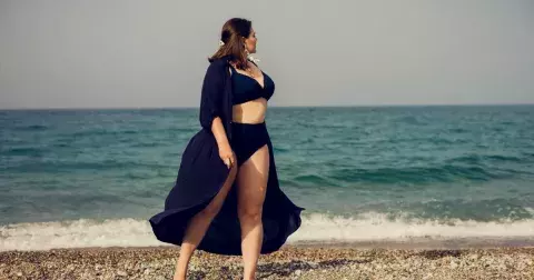 Plavky, které vás zachrání: Důraz dejte na dekolt a bříško chytře schovejte