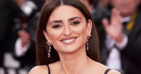 Téměř v padesáti má postavu snů. Penélope Cruz se ukázala na jachtě v plavkách