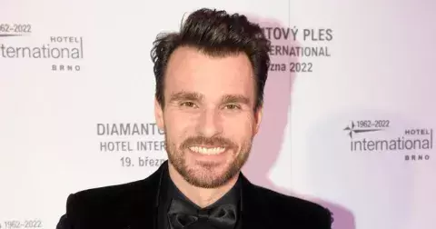 Shledání roku: Leoš Mareš ukázal babičku, maminku i dceru Alex. Dojemné video jejich setkání boří internet