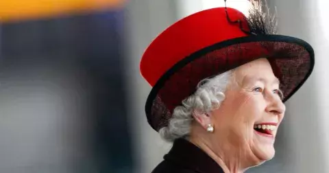 Věštba, ze které mrazí: Předpověděl smrt královny a nyní i smrt nového krále. Je Logan Smith věštec, nebo šarlatán?