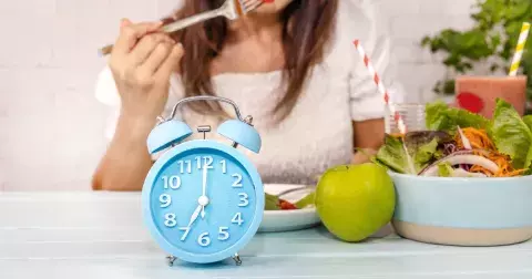 Orgánové hodiny: Naplánujte si jídlo ve chvíli, kdy je vaše tělo připraveno trávit, a kila půjdou samy dolů