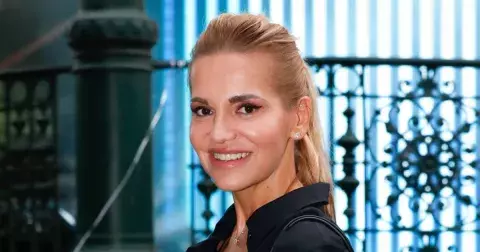 Skoro v padesáti se Dara Rolins ukázala nahoře bez. Její tělo popírá fyzikální zákony