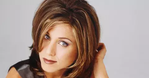 Nejvíce trendy seriálové účesy všech dob: Kdysi kralovala Rachel z Přátel, dnes je v kurzu blond odstín z Rodu draka