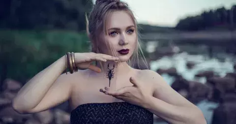 Slunce brzy vstoupí do znamení Štíra: Čekají nás rozbouřené emoce, odhalení pravdy i vyslovení tajných přání