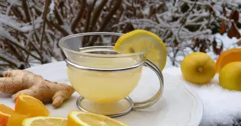 Je lepší krájený nebo strouhaný zázvor? Využijte jeho sílu a naučte se správně připravit zdraví prospěšný čaj