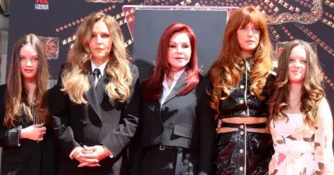 Elvisovy vnučky: Nejstarší z nich zkouší dobýt Hollywood, dvojčata podobu se slavným dědečkem nezapřou