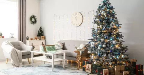 Vánoční trendy 2022: Prohlédněte si úchvatné vánoční stromečky. Letos jsou v módě klasické barvy, bílá i jedna netradiční