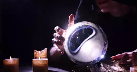 Předpověď britského jasnovidce pro rok 2023: Nedostatek potravin, další ozbrojené konflikty, ale i světlo na konci tunelu