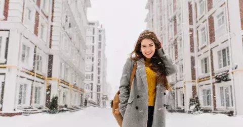 Móda: Kabáty, které vypadají dražší, než jsou. Vsaďte na správné barvy a střihy