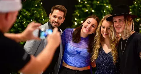 Charitativní projekt, který vás dojme: Na Štědrý den se sešla řada celebrit, aby potěšily ty, kteří nemají takové štěstí