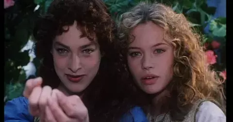 Princezny z pohádky Dračí prsten po 28 letech: Desiderie vypadá v 50 letech naprosto fantasticky, Selvaggia je nyní blondýna