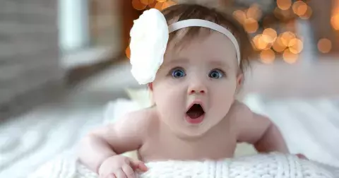 Nejoblíbenější jména miminek roku 2022 u nás i ve světě: Rodiče se inspirují noční oblohou i přírodou