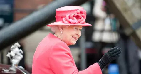 Vnučka královny Alžběty, princezna Eugenie, vítá do rodiny svého prvního potomka