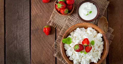 Zbavte se tuku na břiše: Nejlepšími pomocníky jsou sýry. Tvaroh vede