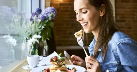 Jsou zdravé, ale ne dietní: Potraviny, které jsou vysoce kalorické a vy nevědomky přibíráte na váze