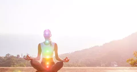 Tělesné čakry jsou zodpovědné za tok energie ve vašem těle. Srdeční čakra vám možná brání se zamilovat, Manipura je zodpovědná za vaše sebevědomí