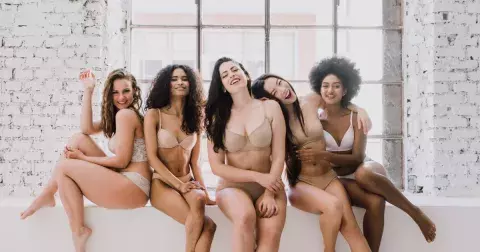 Galerie: Svůdné spodní prádlo pro každý tvar postavy. Oslňte na Valentýna, nebo si jednoduše udělejte radost