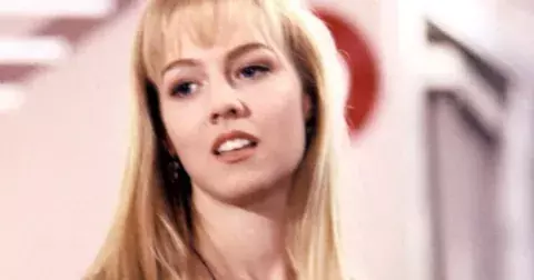 Hvězda 90. let Kelly z Beverly Hills 90210 oslavila půl století. Podívejte se, jak vypadá dnes svůdná kráska, která popírá botox