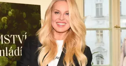 Simona Krainová ukázala nové bydlení: Své fotografie v nadživotní velikosti a luxus, ze kterého přechází zrak