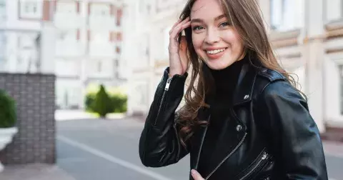 Kožené a koženkové bundy, které budou slušet i silnějším postavám: Inspirujte se v naší galerii