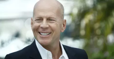 Herec Bruce Willis se ukázal na veřejnosti poprvé po odhalení diagnózy. Vyrazil na kávu s přáteli