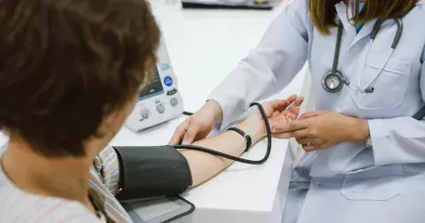 Zamezte vysokému krevnímu tlaku. Vyhněte se těmto potravinám a budete mít téměř vyhráno