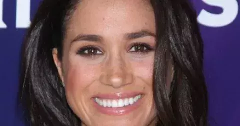Členové britské královské rodiny jako opačné pohlaví: Meghan Markle by byla ještě krásnější, z prince Harryho by se stala půvabná zrzka