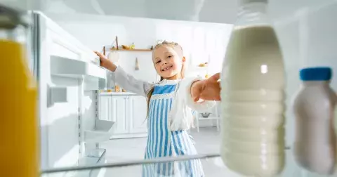 Nedávejte, prosím, mléko do dveří chladničky. Je to to nejhorší místo